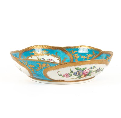 Lot 38 - A Sèvres style bowl