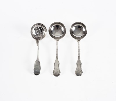 Lot 118 - A pair of George III thread and fiddle pattern silver sauce ladles