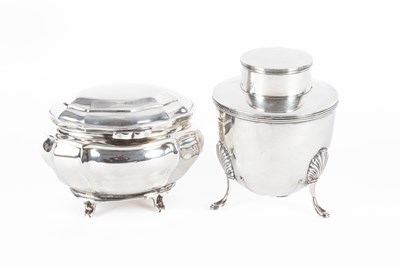 Lot 193 - A Victorian silver tea caddy