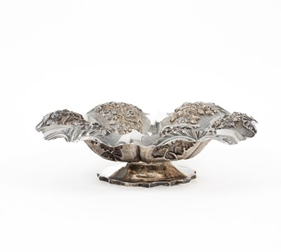 Lot 128 - A William IV silver fruit bowl