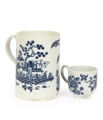 Lot 207 - A Worcester blue and white cylindrical mug