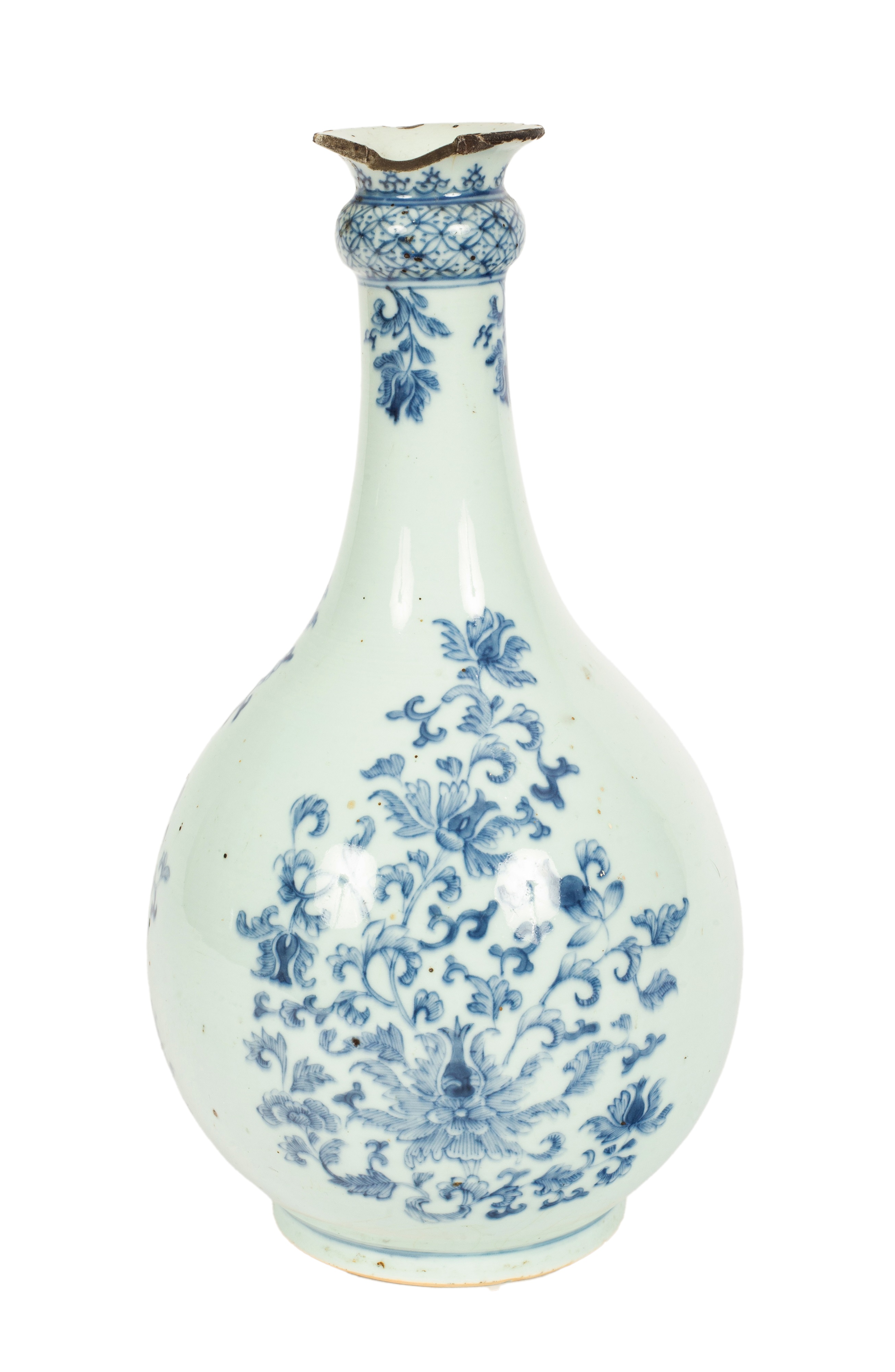 Lot 16 - A Chinese blue and white guglet