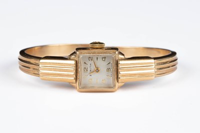 Lot 331 - A lady's 9ct gold Zenith wristwatch