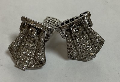 Lot 273 - An Art Deco diamond set double-dress clip/brooch