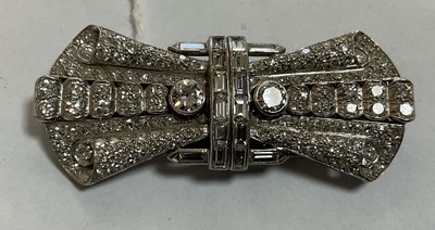 Lot 273 - An Art Deco diamond set double-dress clip/brooch