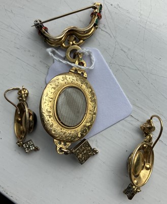 Lot 274 - A Victorian Holbeinesque gold and enamel oval pendant brooch