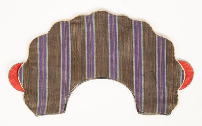 Lot 111 - A Chinese girl's headband