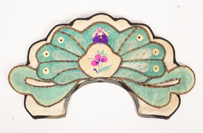 Lot 111 - A Chinese girl's headband