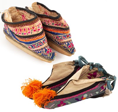 Lot 123 - A pair of Chinese lady's shoes for bound feet