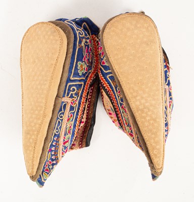 Lot 123 - A pair of Chinese lady's shoes for bound feet