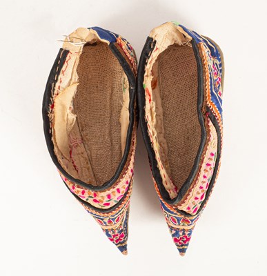 Lot 123 - A pair of Chinese lady's shoes for bound feet