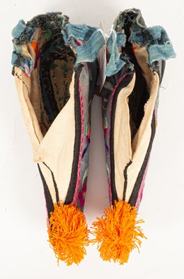 Lot 123 - A pair of Chinese lady's shoes for bound feet