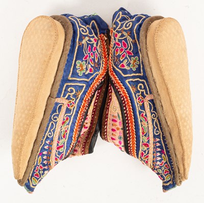 Lot 123 - A pair of Chinese lady's shoes for bound feet