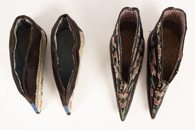 Lot 132 - A pair of Chinese lady's shoes for bound feet