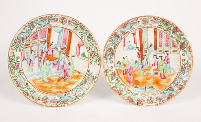 Lot 18 - A pair of Chinese famille rose plates
