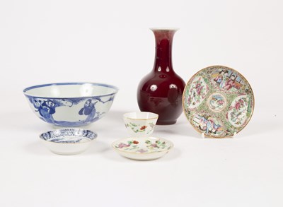 Lot 38 - Six Chinese porcelain items