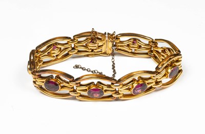 Lot 364 - A gold and amethyst bracelet