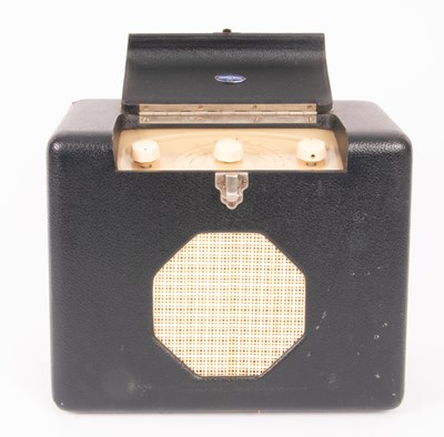 Lot 849 - A vintage Roberts Radio