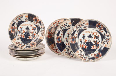Lot 70 - A quantity of matching Imari decorated plates