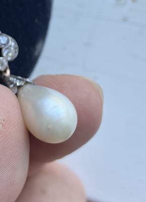 Lot 229 - A Victorian natural pearl and diamond pendant/brooch