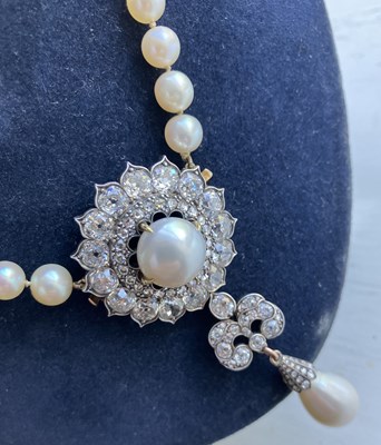 Lot 229 - A Victorian natural pearl and diamond pendant/brooch