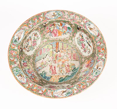 Lot 1 - A large Cantonese bowl