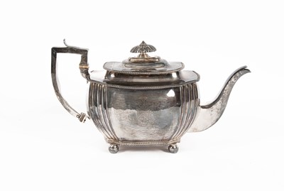 Lot 373 - A George III silver teapot