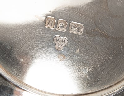 Lot 374 - A silver quaich