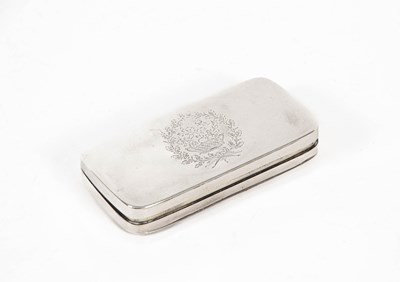 Lot 376 - A George III silver and silver gilt snuff box