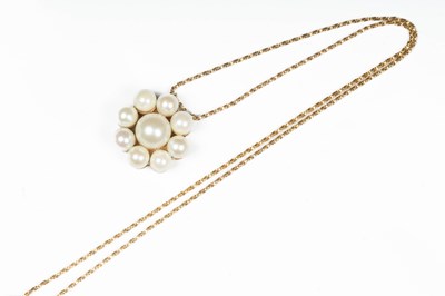 Lot 382 - A 9ct gold and cultured pearl pendant necklace