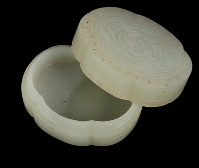 Lot 17 - A Chinese jade box and cover