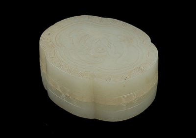 Lot 17 - A Chinese jade box and cover