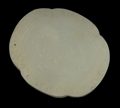 Lot 17 - A Chinese jade box and cover