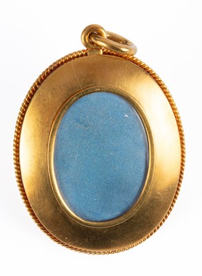 Lot 156 - A Victorian Essex crystal pendant locket