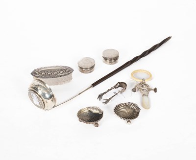 Lot 404 - A Georgian silver punch ladle with horn handle