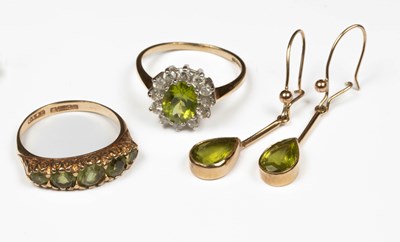 Lot 359 - A 9ct gold and peridot five-stone ring