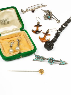 Lot 360 - A quantity of costume jewellery