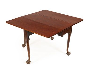 Lot 158 - A George III mahogany drop leaf table