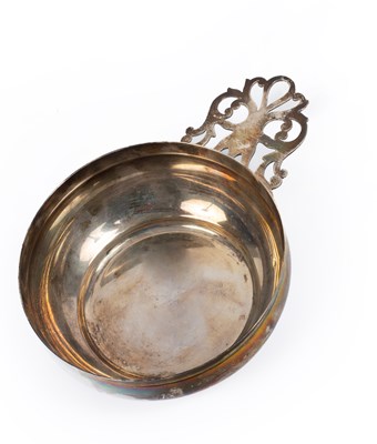 Lot 312 - An Edwardian silver bleeding bowl