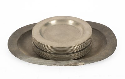 Lot 333 - A set of ten pewter plates