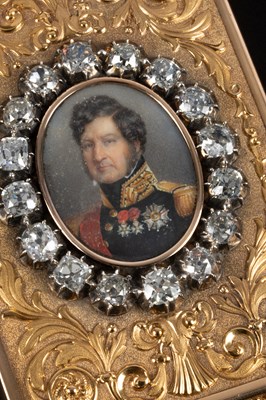 Lot 343 - Royal Interest: A French gold and diamond royal presentation portrait snuffbox