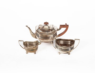 Lot 430 - An Edwardian silver three piece tea set