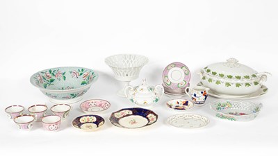 Lot 794 - A quantity of ceramics