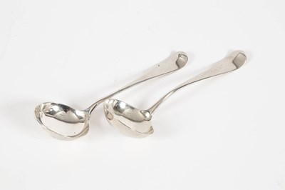 Lot 9 - A silver sauceboat