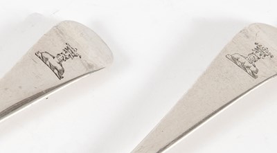Lot 9 - A silver sauceboat