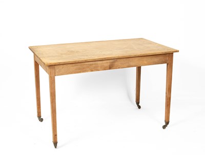 Lot 658 - A Victorian pine table