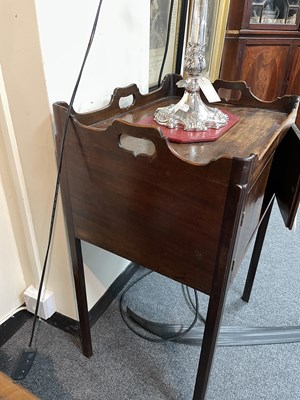 Lot 76 - A near pair of George III tray top pot cupboards