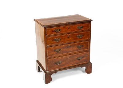 Lot 685 - A George III mahogany chest of drawers of small proportions