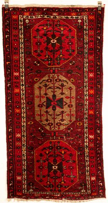 Lot 699 - A Hamadan rug