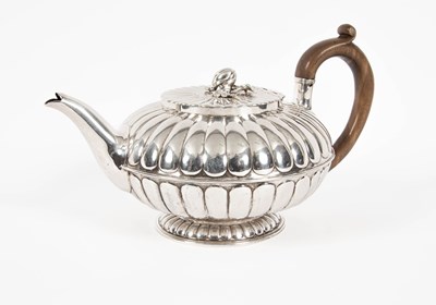 Lot 84 - A George III silver teapot